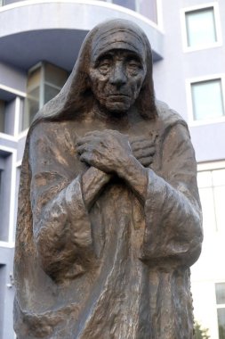 İşkodra, Arnavutluk'un merkezinde ki AzizE Teresa Heykeli