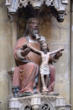 Kutsal Üçleme, Almanya 'nın Rothenburg ob der Tauber kentindeki Aziz James Kilisesi' ndeki tapınakta heykel.
