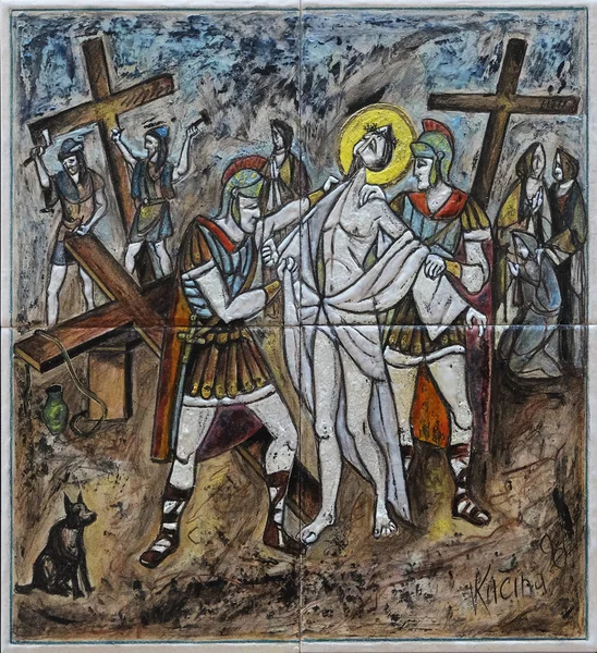 十字架の第10駅 イエスは彼の衣服 ドゥガベの聖マシュー教会 ザグレブ クロアチアを取り除かれます — ストック写真