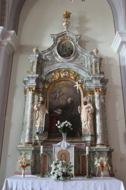 Hırvatistan 'ın Cirkvena kentindeki Bakire Meryem' in Ziyareti Kilisesi 'nde Padua' lı Aziz Anthony sunağı.