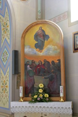 Hırvatistan 'ın Sveti İvan Zabno kentindeki Aziz John Vaftizci Kilisesi' nde Kutsal Bakire Meryem 'in Varsayımı Sunağı