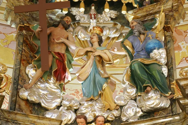 Antagelse Kroning Jomfru Maria Statuen Hovedalteret Sognekirken Til Sankt Georg – stockfoto