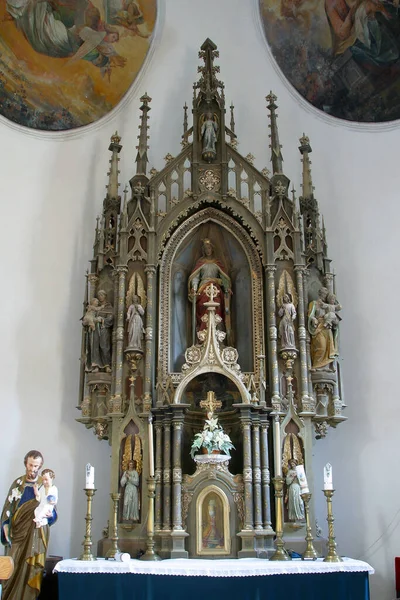 クロアチアのダッチにあるアレクサンドリア教会の聖カトリーヌにある主祭壇 — ストック写真