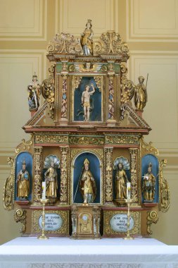 Hırvatistan 'ın Slani Potok kentindeki Saints Fabian ve Sebastian şapelinin ana sunağı.