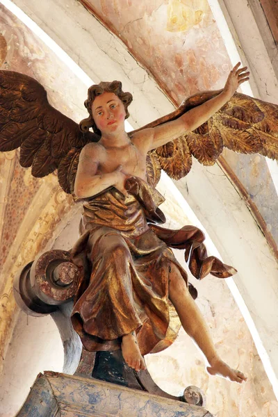 Angel Standbeeld Het Hoofdaltaar Kerk Van Hemelvaart Van Maagd Maria — Stockfoto