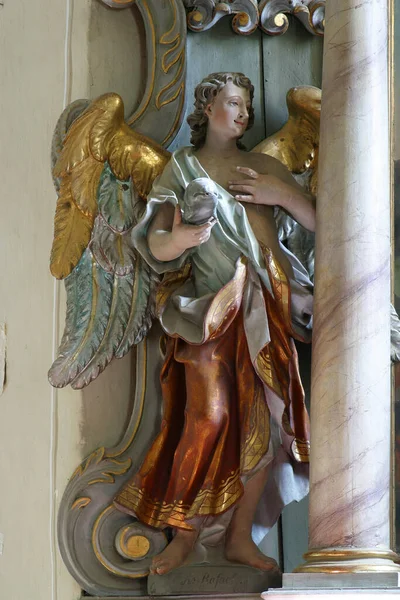 聖ラファエル聖ミヒャエルの祭壇の天使像 クロアチア サマリカのアレキサンドリア聖カトリーヌ教会の天使像 — ストック写真