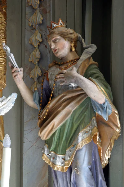 位于克罗地亚萨马拉利察亚历山大图书馆圣凯瑟琳主祭坛上的圣阿波罗尼亚雕像 — 图库照片
