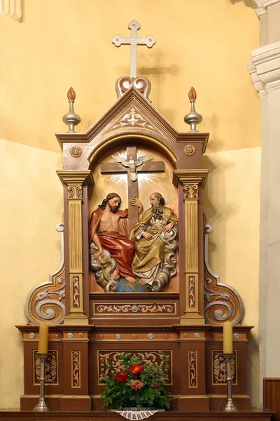 Ołtarz Trójcy Świętej Kościele Świętych Trzech Króli Łomnicy Donja Chorwacja — Zdjęcie stockowe