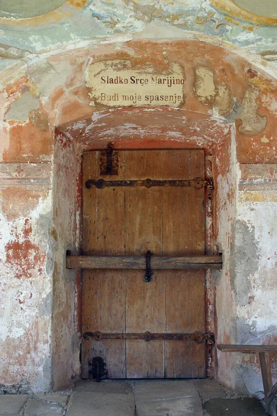 Dveře Arkádách Kolem Kostela Panny Marie Jeruzalémské Trski Vrh Krapině — Stock fotografie