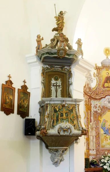 Pulpito Nella Chiesa Parrocchiale Dell Assunzione Della Vergine Maria Brezovica — Foto Stock