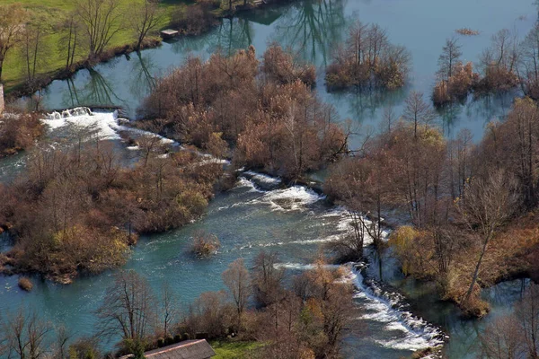 クロアチアのムルズニカ川の秋の空中ビュー — ストック写真