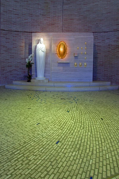 克罗地亚萨格勒布自由圣母传道教堂的神龛和圣母玛利亚教堂 — 图库照片