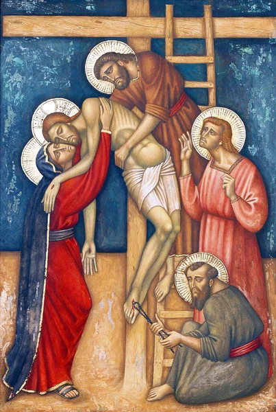 第13个十字架站 耶稣的身体被从克罗地亚萨格勒布耶稣弥足珍贵的十字架 教区教堂的血液中取出 — 图库照片