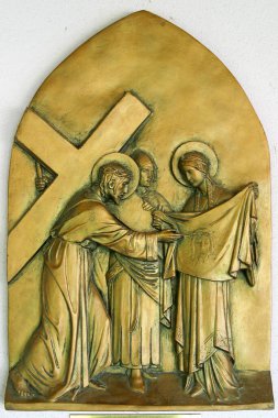 6. Haç İstasyonları, Veronica İsa 'nın yüzünü siliyor, Hırvatistan' ın Zagreb kentindeki Kutsal Üçlü Kilisesi.