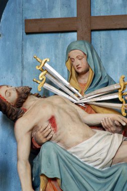 Hırvatistan 'ın Lobor kentindeki Aziz Anne Kilisesi' ndeki Yedi Kederli Kadın Heykelimiz mihrapta.