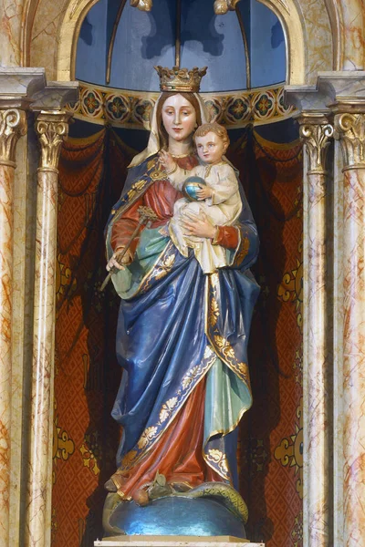 Neitsyt Maria Jeesus Vauvan Kanssa Patsas Korkealla Alttarilla Neitsyt Marian — kuvapankkivalokuva