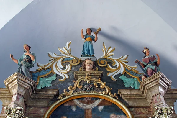 圣殉道者 是克罗地亚扎戈尔斯卡塞拉亚历山大港圣凯萨琳教区七大痛苦圣母教堂祭坛上的雕像 — 图库照片