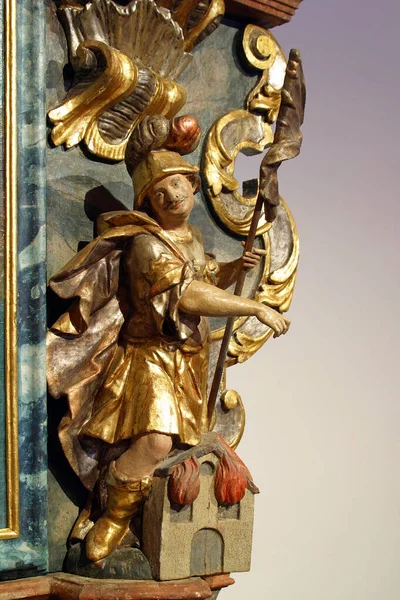 Die Statue Des Heiligen Florian Auf Dem Hochaltar Der Heilig — Stockfoto