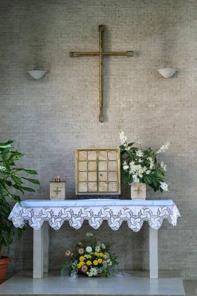 クロアチアのザグレブにある聖ミカエル大天使教区教会の祭壇 — ストック写真