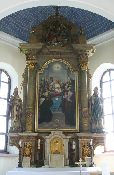 在克罗地亚弗尔泰斯的圣灵教堂 圣灵的降生 高祭坛 — 图库照片
