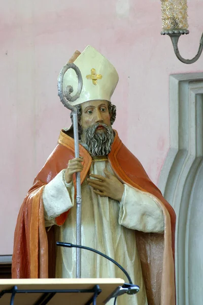 克罗地亚克拉皮纳圣尼古拉斯教区教堂中的圣尼古拉斯雕像 — 图库照片