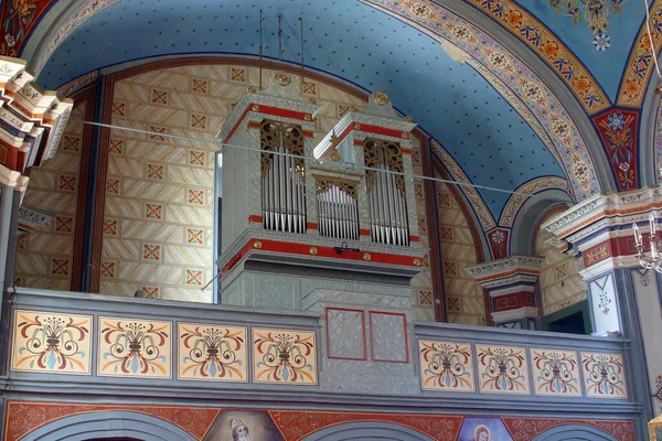 克罗地亚萨博克海伦娜教区教堂的器官 — 图库照片