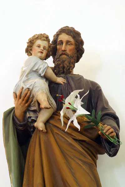 Άγιος Ιωσήφ Κρατά Μωρό Ιησού Άγαλμα Στην Ενοριακή Εκκλησία Του — Φωτογραφία Αρχείου