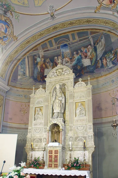 克罗地亚Jastrebarsko的Saint Nicholas教区教堂的主祭坛 — 图库照片