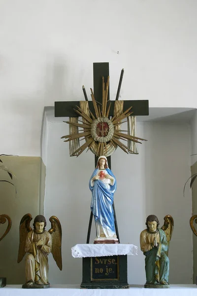 Figura Niepokalanego Serca Maryi Pod Krzyżem Kościele Parafialnym Anny Sveta — Zdjęcie stockowe
