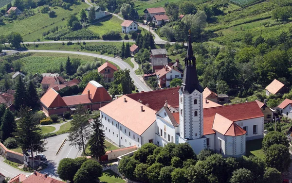 Парафіяльна Церква Успіння Діви Марії Францисканського Монастиря Кланьєці Хорватія — стокове фото