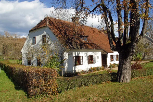 Όμορφο Αγροτικό Σπίτι Στο Χωριό Kurovec Κροατία Royalty Free Φωτογραφίες Αρχείου