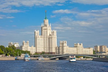 Moskova, Rusya - 24 Mayıs 2018: Moskova'da Kotelnicheskaya setin üzerine inşa yüksek katlı.
