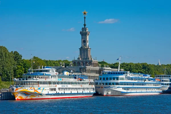 Moscú Rusia Junio 2018 Los Cruceros Fluviales Cuatro Pisos Solar —  Fotos de Stock