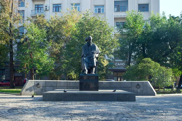 Moskva Russland September 2018 Monument Tsjernysjevskij Russisk Forfatter Filosof Parken – stockfoto