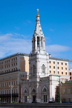Moskova, Rusya - 24 Mayıs 2018: Belltower, Tanrı'nın Tapınağı St.Sofia Premudrosti ortalama bahçıvanlar, görünümünü Sofiyskaya setin Moskova'da üzerinde
