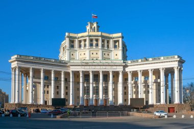 Moskova, Rusya - 16 Kasım 2018: Merkezi Moskova akademik tiyatro, Sovyet ordusu. Stalin neoclassics tarzı binada