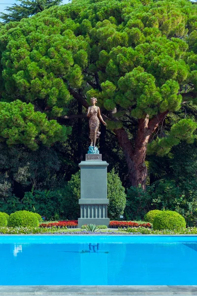 Yalta Septiembre 2016 Jardín Botánico Nikita Escultura Diosa Las Flores —  Fotos de Stock