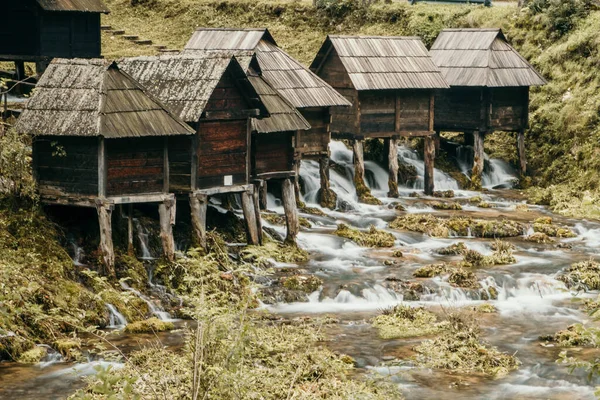 Bosna-Hersek 'in Jajce kentinde şelale