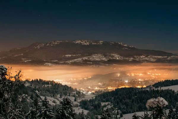 Village Undr Fog Capture Mount — Stock Photo, Image