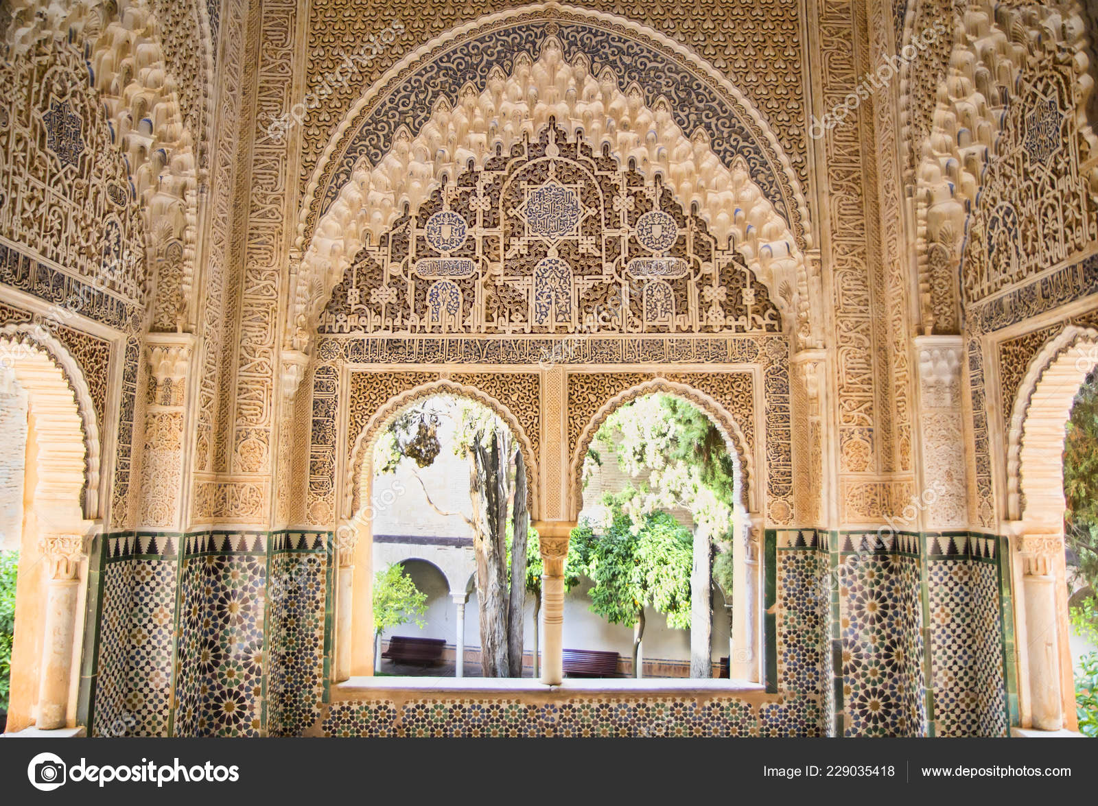 El interior de la gran mezquita en Abul — Foto de stock © Brigida