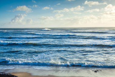 Atlantik Okyanusu üzerinde günbatımında görüntülemek