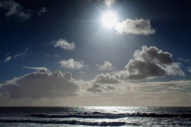 Portekiz Atlas Okyanusu'nda yukarıda güneş