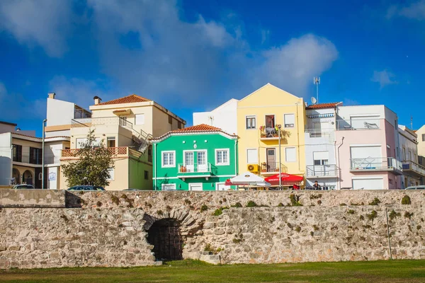 gün ışığı, eski bir kale içinde giriş