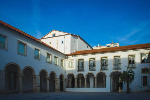 Edificio Con Colonne Antica Collisione Arte — Foto Stock