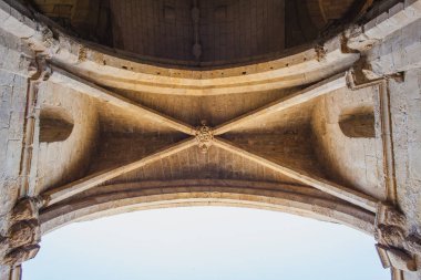bir ortaçağ manastır kalıntıları 