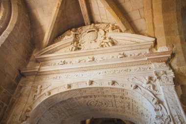 bir ortaçağ manastır kalıntıları 