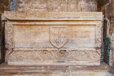 bir ortaçağ manastır kalıntıları 