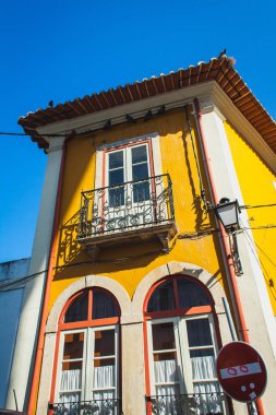 eski sarı ev ile balcon Coimbra, Portekiz