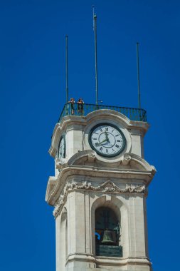 Saat Kulesi ile turistler Coimbra Üniversitesi