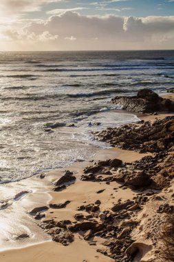 Atlantik Okyanusu üzerinde günbatımında görüntülemek